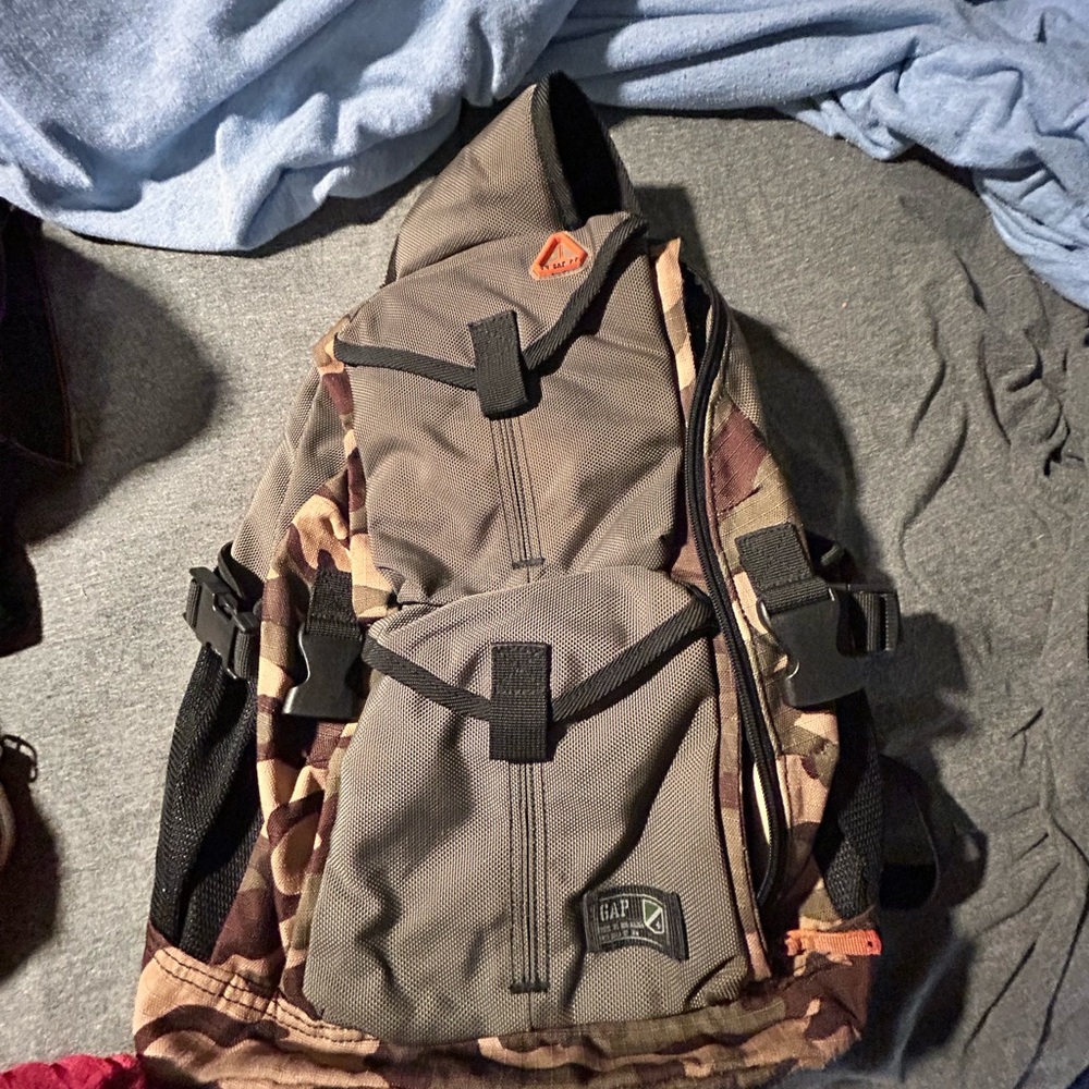 Gap Sling Pack Camouflage